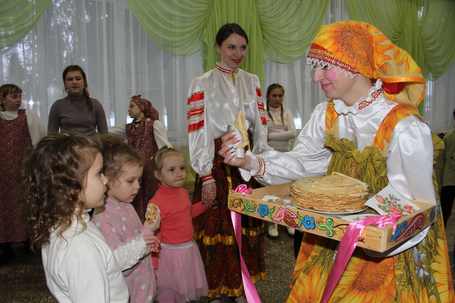 Сценарии театрализованных праздников. Управление культуры Губкинского городского округа. Формы воспитания. Праздник. Театрализация, фестиваль, ярмарка,. Веселись детвора начинается игра. Открой фотографии детей с театрального праздника в детском саду.