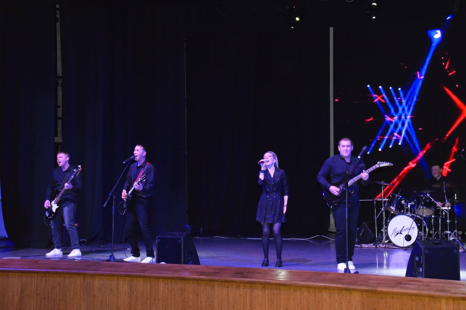 концерт группы звери. группа движение. группа движение. занятия танцами. выступления групп на улице.