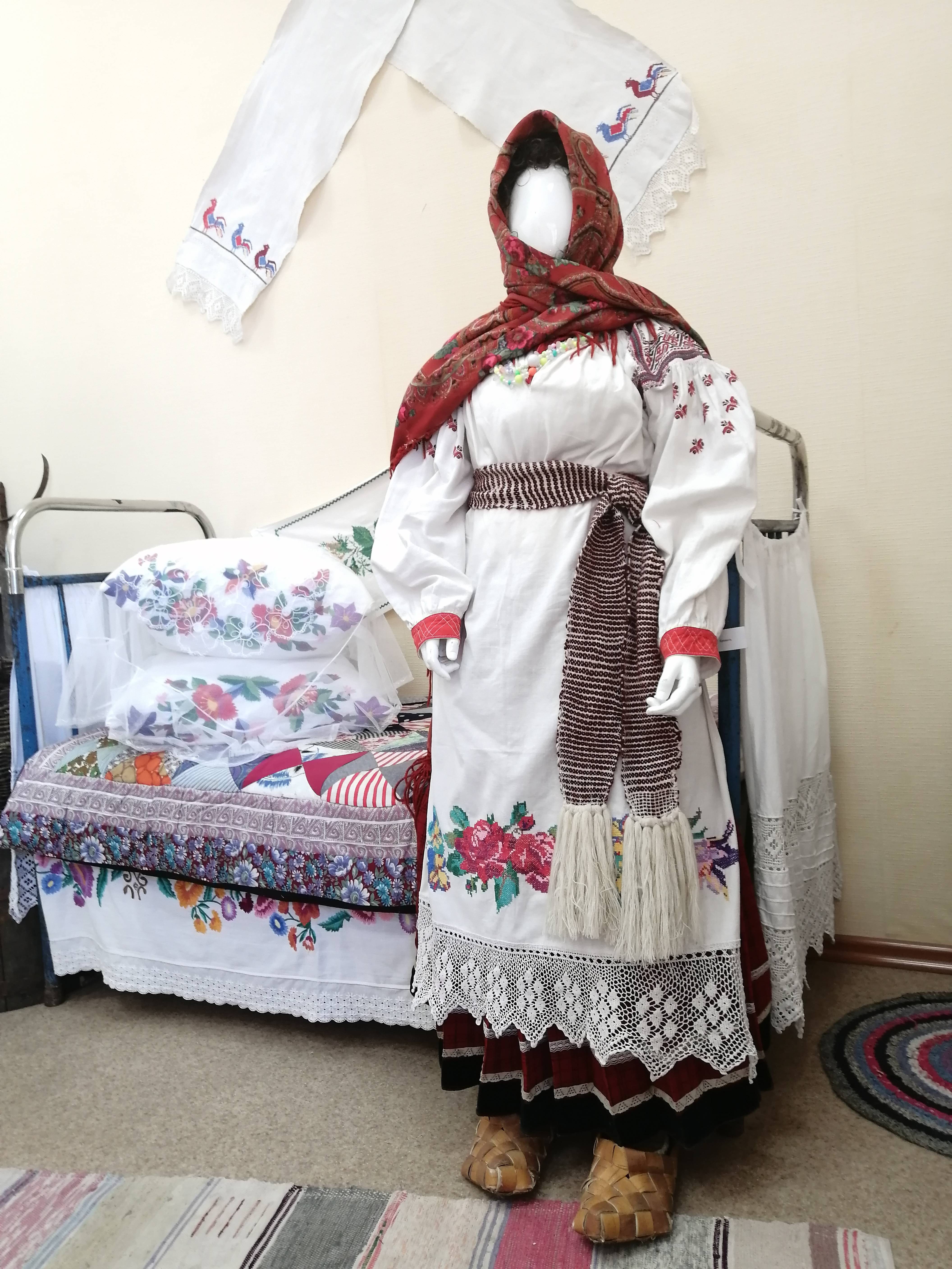 комплект традиционной праздничной одежды с юбкой Белгородско-Оскольского региона